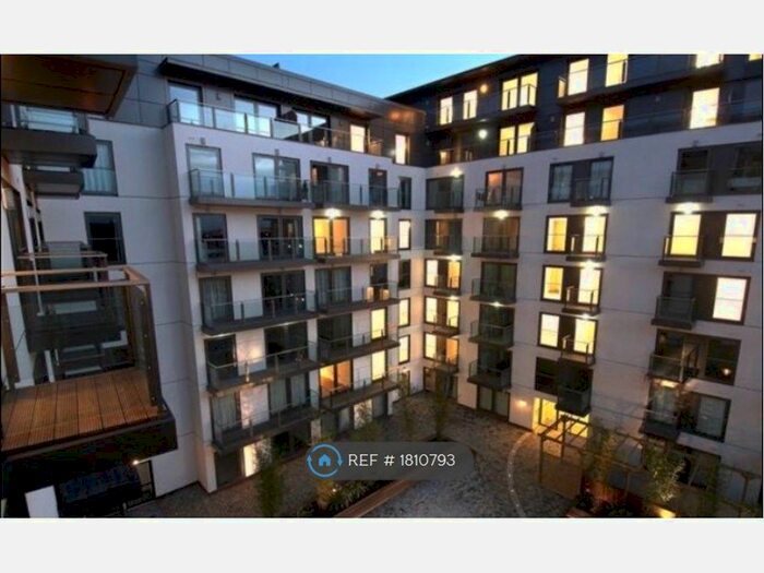 2 Bedroom Flat To Rent In High Street, Slough, SL1