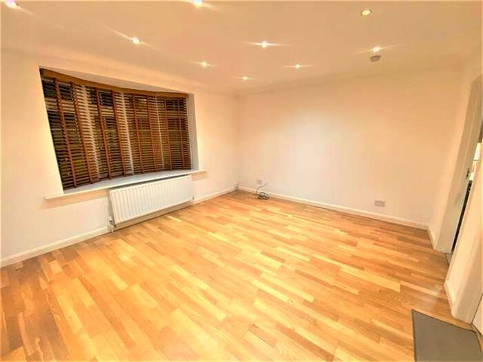 1 Bedroom Apartment To Rent In (annex Flat) Albion Road, Kingston Upon Thames, Surrey, KT2