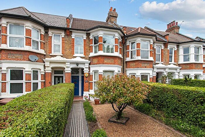 2 Bedroom Flat For Sale In Wallwood Road, Upper Leytonstone, E11