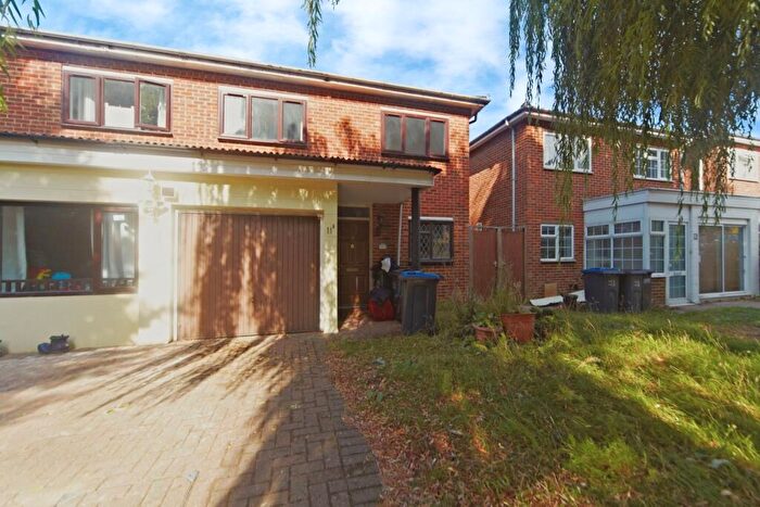 4 Bedroom Semi-Detached House For Sale In Radcliffe Road, Croydon, CR0