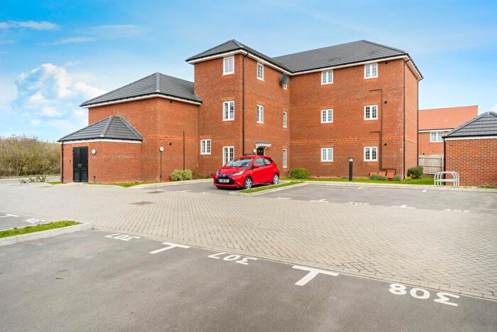 2 Bedroom Flat For Sale In Cresswell Edge, Houghton Regis, Dunstable, LU5