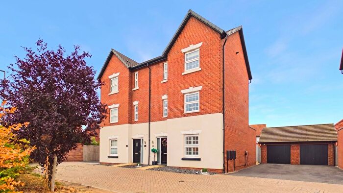 4 Bedroom Town House For Sale In Tannington Grove, Middlebeck, Newark, NG24