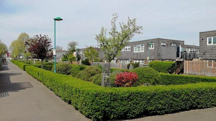 4 Bedroom Flat To Rent In Blenheim Gardens Estate, Prague Place, Brixton, London, SW2