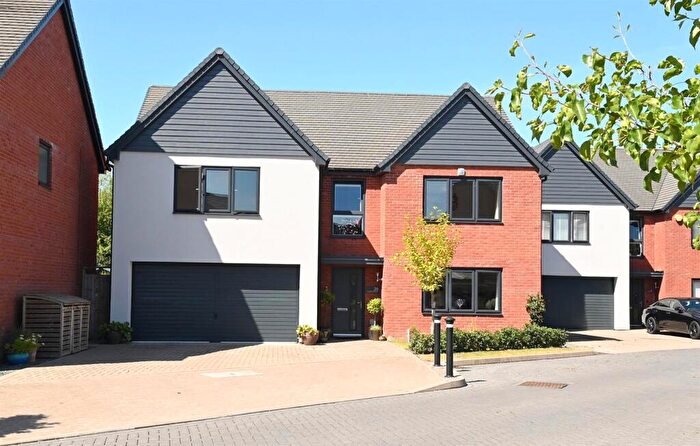 5 Bedroom Detached House For Sale In Kingfisher Gardens, Branston, DE14