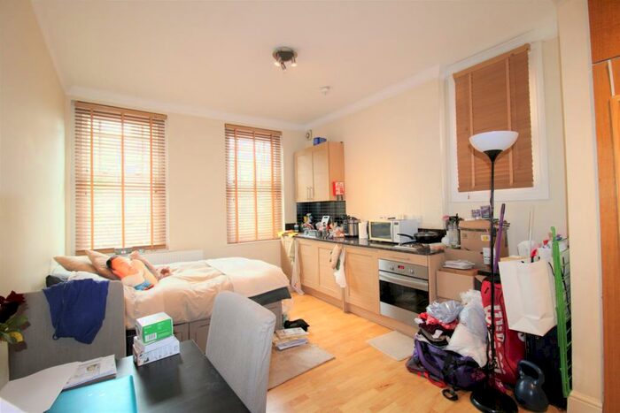 Studio To Rent In Rosslyn Hill, Belsize Park, NW3