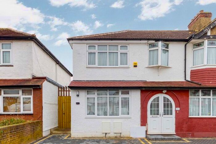 2 Bedroom Property To Rent In Lynmouth Road, Perivale, Greenford, UB6