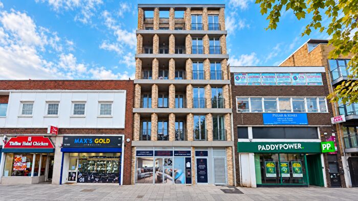 3 Bedroom Apartment For Sale In The Grove, Stratford, Newham, London, E15