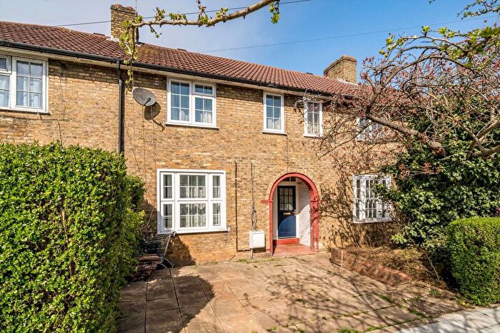 2 Bedroom Property To Rent In Bentworth Road, Shepherds Bush, W12