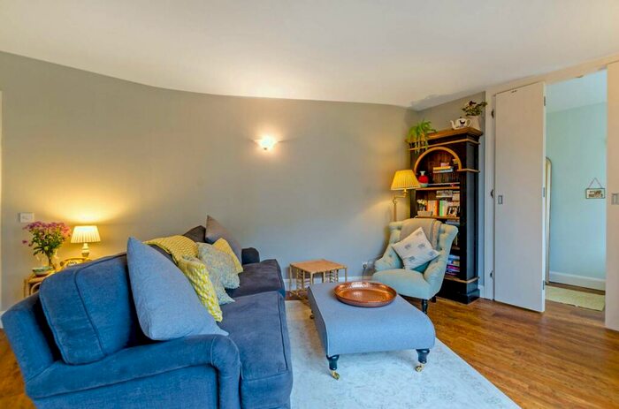 1 Bedroom Flat To Rent In Fairfield Road, Bow, London, E3