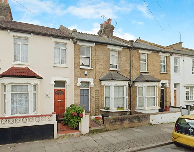 3 Bedroom Terraced House To Rent In Graveney Road, London, SW17