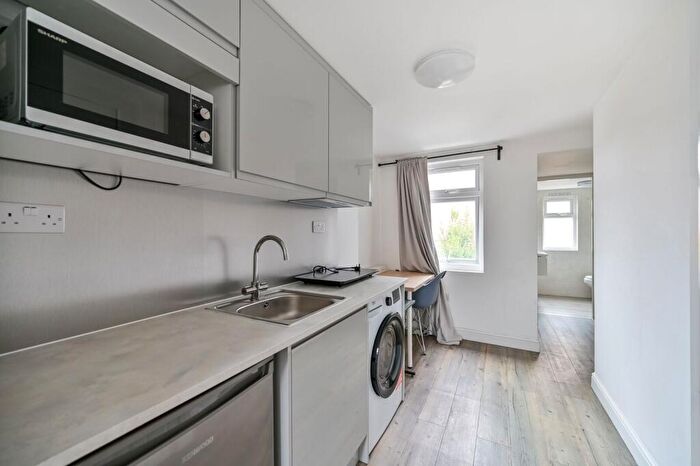 Studio To Rent In Station Road, Kingston, Kingston Upon Thames, KT2