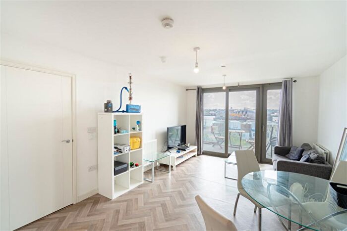 2 Bedroom Flat To Rent In Waterside Heights, Boothe Road, Pontoon Dock, London, E16
