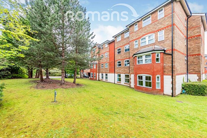 2 Bedroom Flat To Rent In Wingate Court, Aldershot, GU11