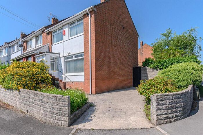 3 Bedroom End Of Terrace House For Sale In Holland Way, Barry, CF63