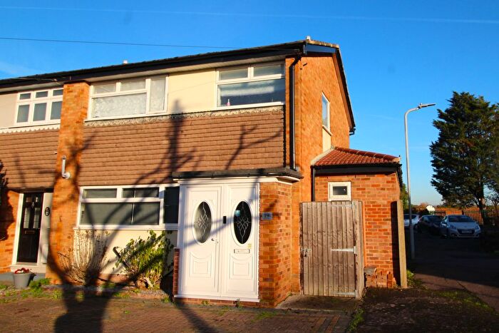 5 Bedroom Semi Detached House To Rent In Betula Walk, Rainham, RM13