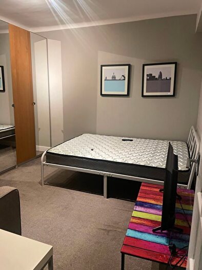 Studio To Rent In Hatherley Grove, London, W2