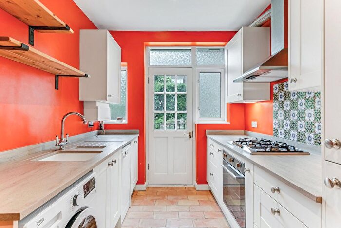 2 Bedroom Flat For Sale In Bramshill Gardens, Dartmouth Park, London, NW5