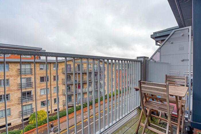 2 Bedroom Apartment For Sale In Silver Street, Reading, Berkshire, RG1