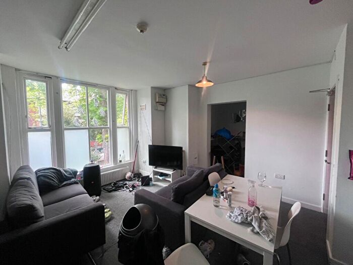 4 Bedroom Flat To Rent In Bed Clifton Avenue, Fallowfield, Manchester, M14