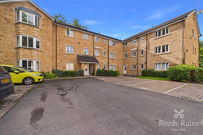 3 Bedroom Apartment For Sale In Kings Mill Lane, Huddersfield, West Yorkshire, HD1