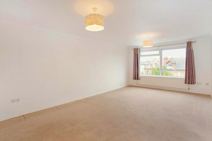 2 Bedroom Flat To Rent In Woodleigh, Parklands, KT5