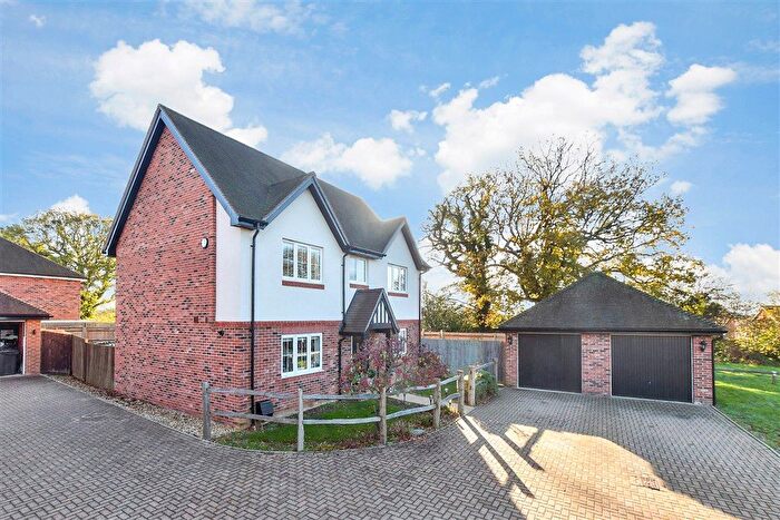 3 Bedroom Detached House For Sale In Worcester Drive, Cranleigh, Surrey, GU6