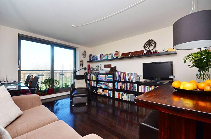 2 Bedroom Flat For Sale In Galleria Court, Peckham, London, SE15