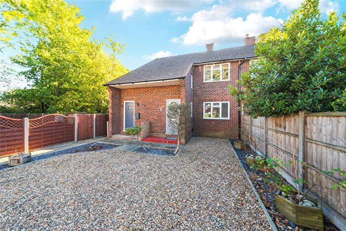 2 Bedroom Maisonette For Sale In Crockford Park Road, Addlestone, Surrey, KT15