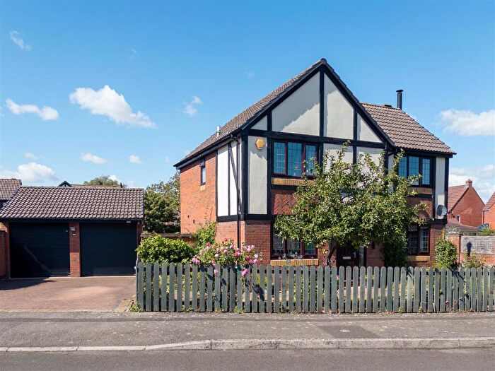 4 Bedroom Detached House For Sale In Kingfisher Drive, Bowerhill, SN12