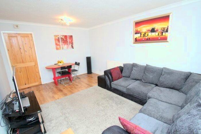 2 Bedroom Flat To Rent In Lower Addiscombe Road, Croydon, CR0