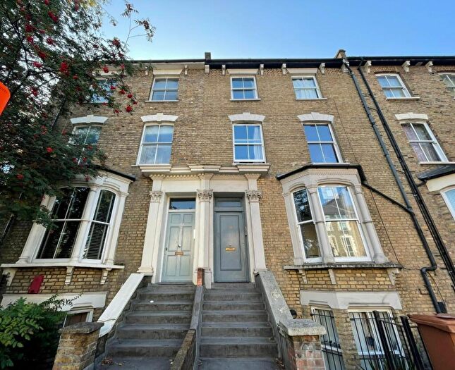 3 Bedroom Apartment To Rent In Graham Road, Hackney, E8
