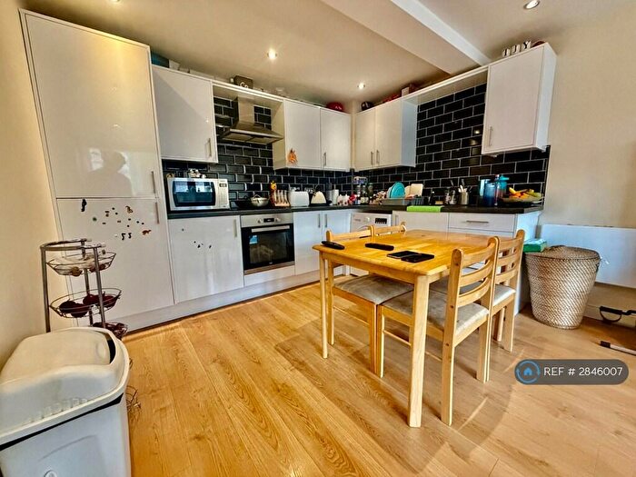 2 Bedroom Flat To Rent In Richardshaw Lane, Pudsey, LS28