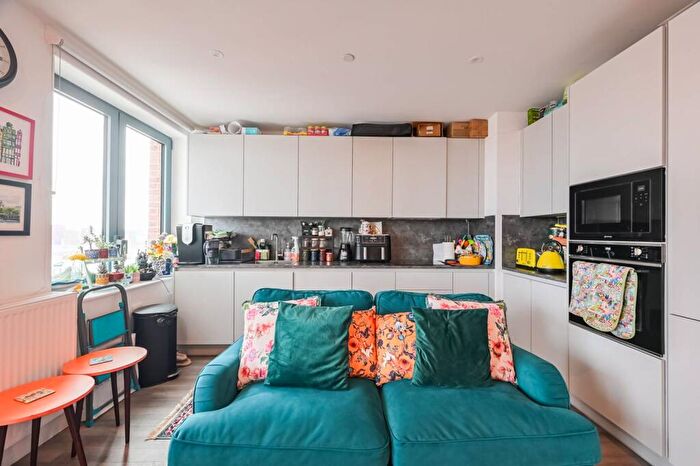 3 Bedroom Flat For Sale In Gillender Street, , Bow, London, E3