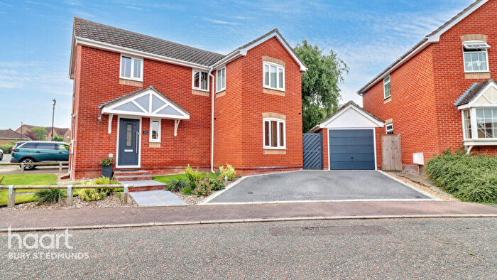 4 Bedroom Detached House For Sale In Lyminster Close, Bury St Edmunds, IP32
