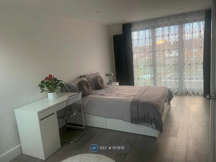 Studio To Rent In Victoria Road, Ruislip, HA4