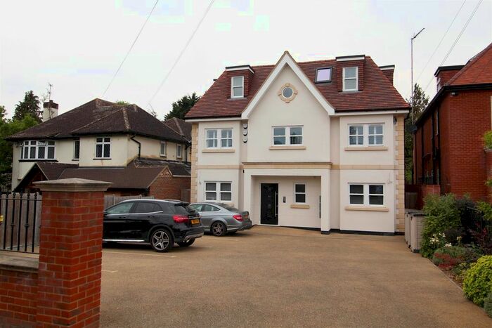 2 Bedroom Flat To Rent In Brookmans Avenue, Brookmans Park, Hatfield, AL9