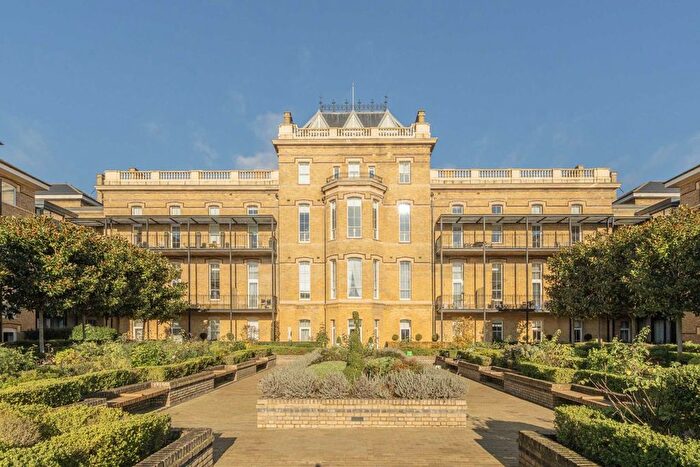 3 Bedroom Flat To Rent In Chambers Park Hill, Wimbledon, SW20