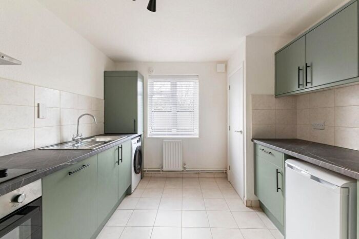 2 Bedroom Flat To Rent In Hermitage Parade, High Street, Ascot, Berkshire, SL5