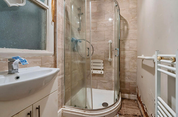 3 Bedroom End Of Terrace House For Sale In Aldbury Road, Warstock, Birmingham, B14