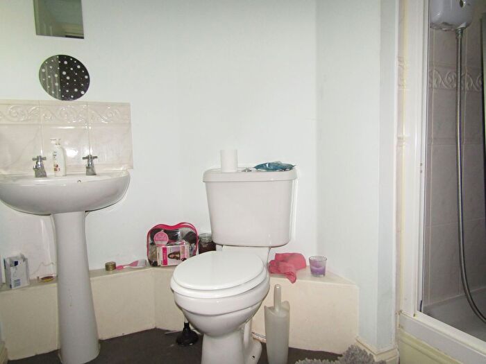 2 Bedroom Flat For Sale In Akers Court High Street, Waltham Cross, EN8