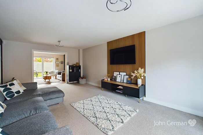 5 Bedroom Detached House For Sale In Knightswood Close, Rosliston, DE12