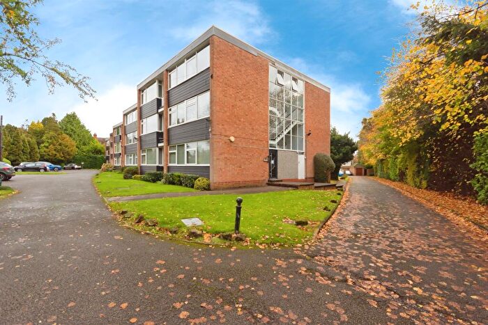2 Bedroom Flat For Sale In Hampton Lane, Solihull, B91
