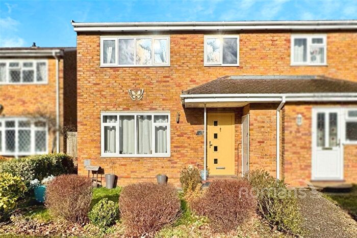 3 Bedroom End Terrace House For Sale In Oxford Road, Owlsmoor, Sandhurst, GU47