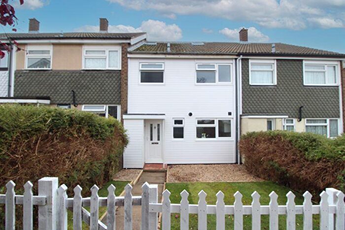 5 Bedroom Terraced House For Sale In Arrow Close, Luton, LU3