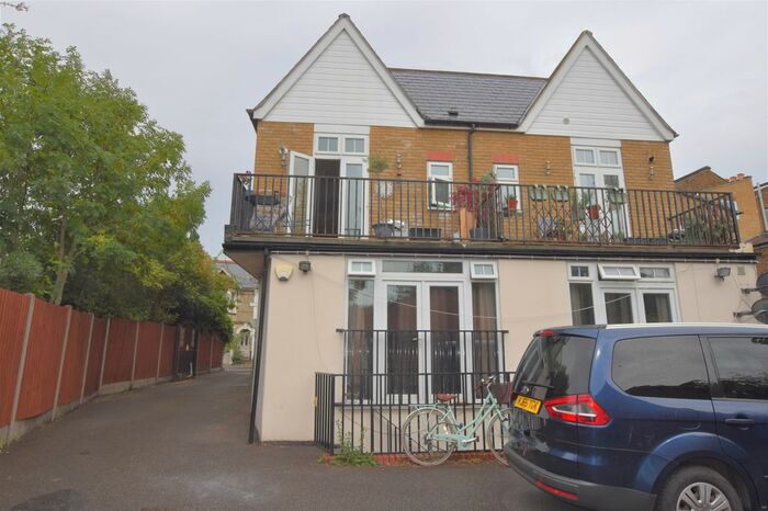 1 Bedroom Flat To Rent In Park Road, Kingston Upon Thames, KT2