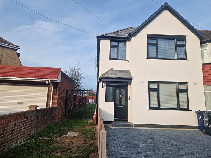 4 Bedroom Property To Rent In Burns Avenue, Southall, UB1