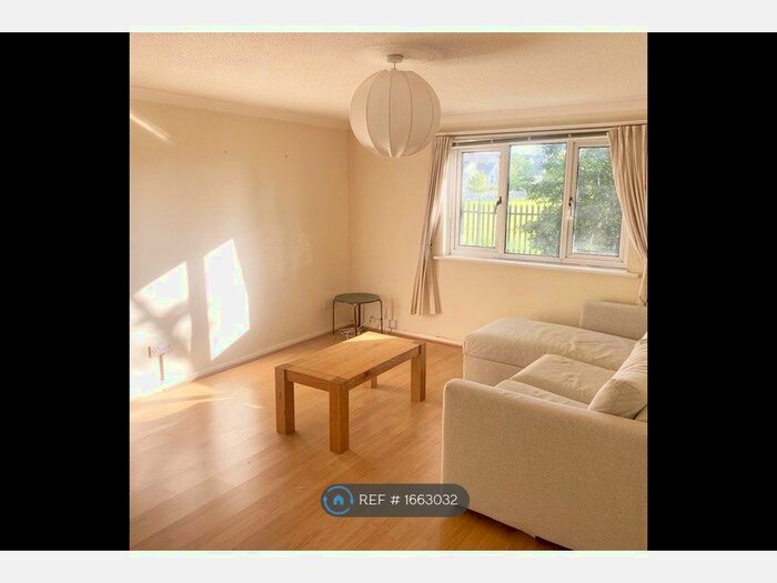 2 Bedroom Flat To Rent In Harlequin Court, Cardiff, CF24