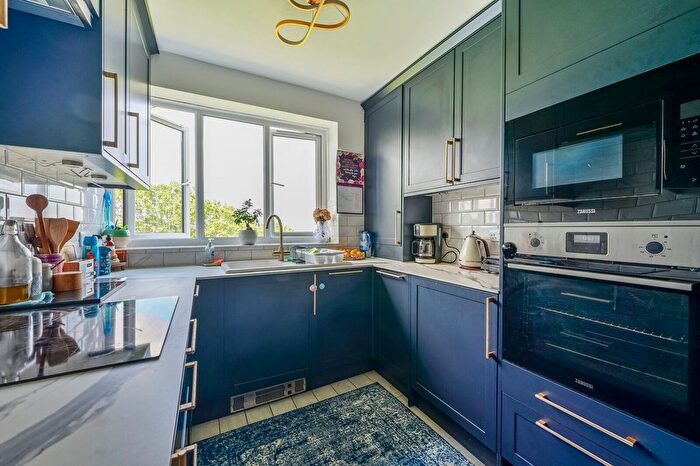 3 Bedroom Flat To Rent In Innes Gardens, Putney Heath, London, SW15