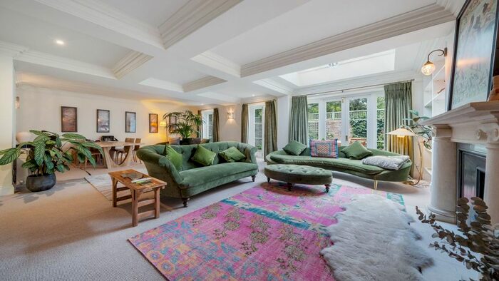 3 Bedroom Detached House To Rent In Abbotsbury Close, Holland Park, W14