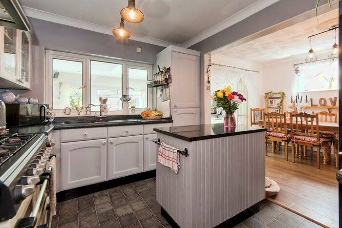 4 Bedroom Detached House For Sale In Margam Avenue, Southampton, SO19